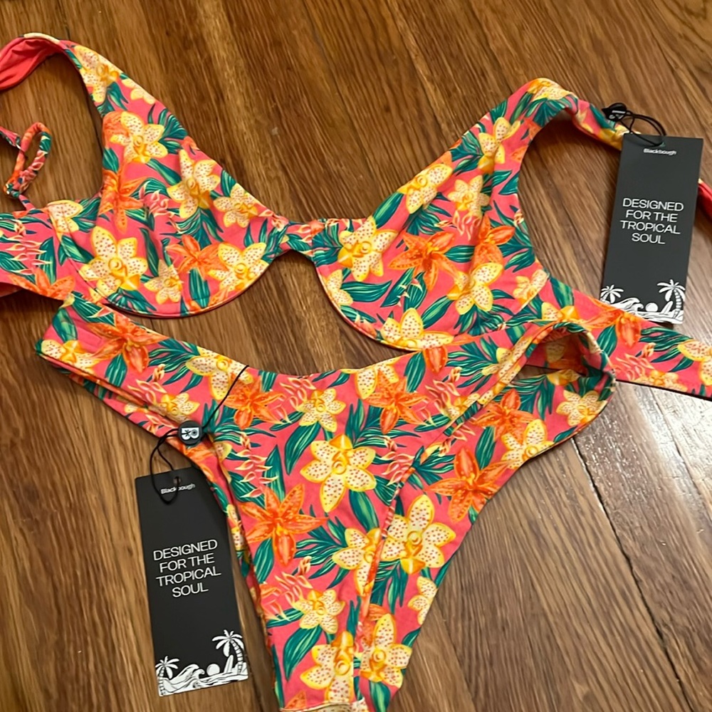 NWT Blackbough Bikini